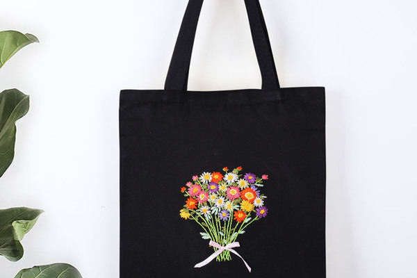 Túi vải thêu hoa: Sự kết hợp tinh tế giữa nghệ thuật và thời trang